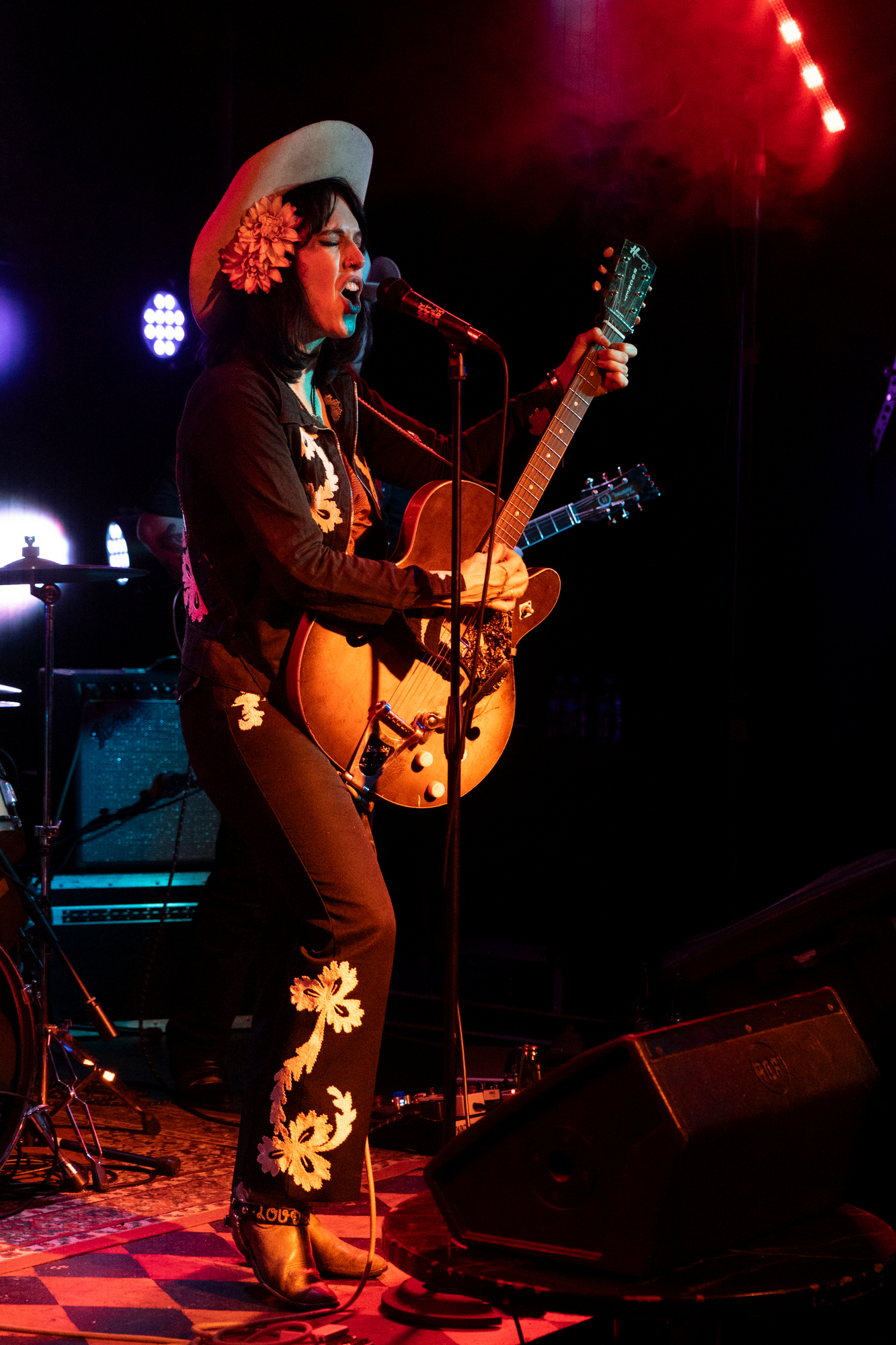Jenny Dont 3.12.2025 Jenny Don't and the Spurs at Monkey House Whitianga by Karen Moffatt McLeod